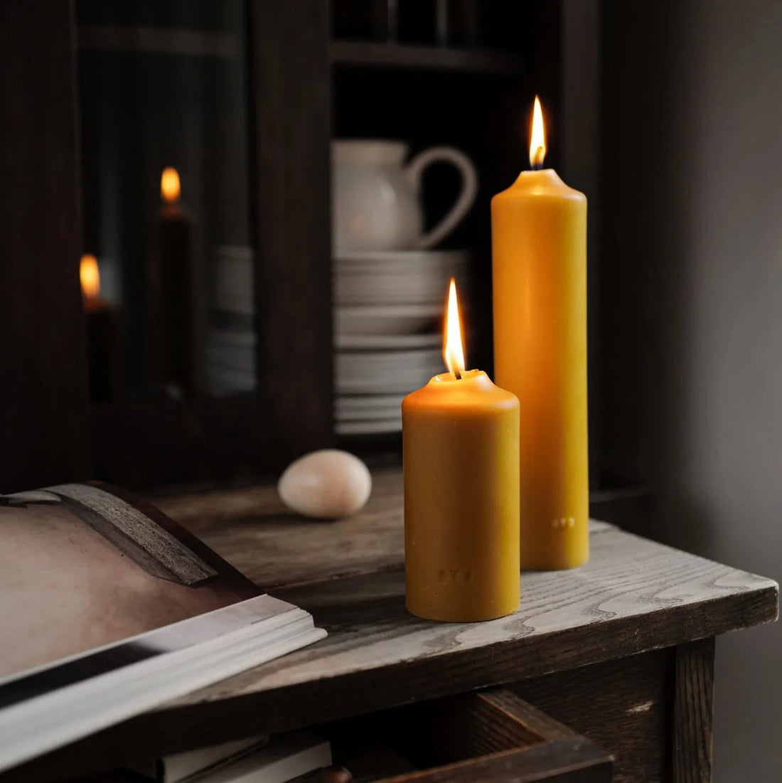 Håndlavet bivoks bloklys i minimalistisk design – 100% naturligt, elegant og bæredygtigt.