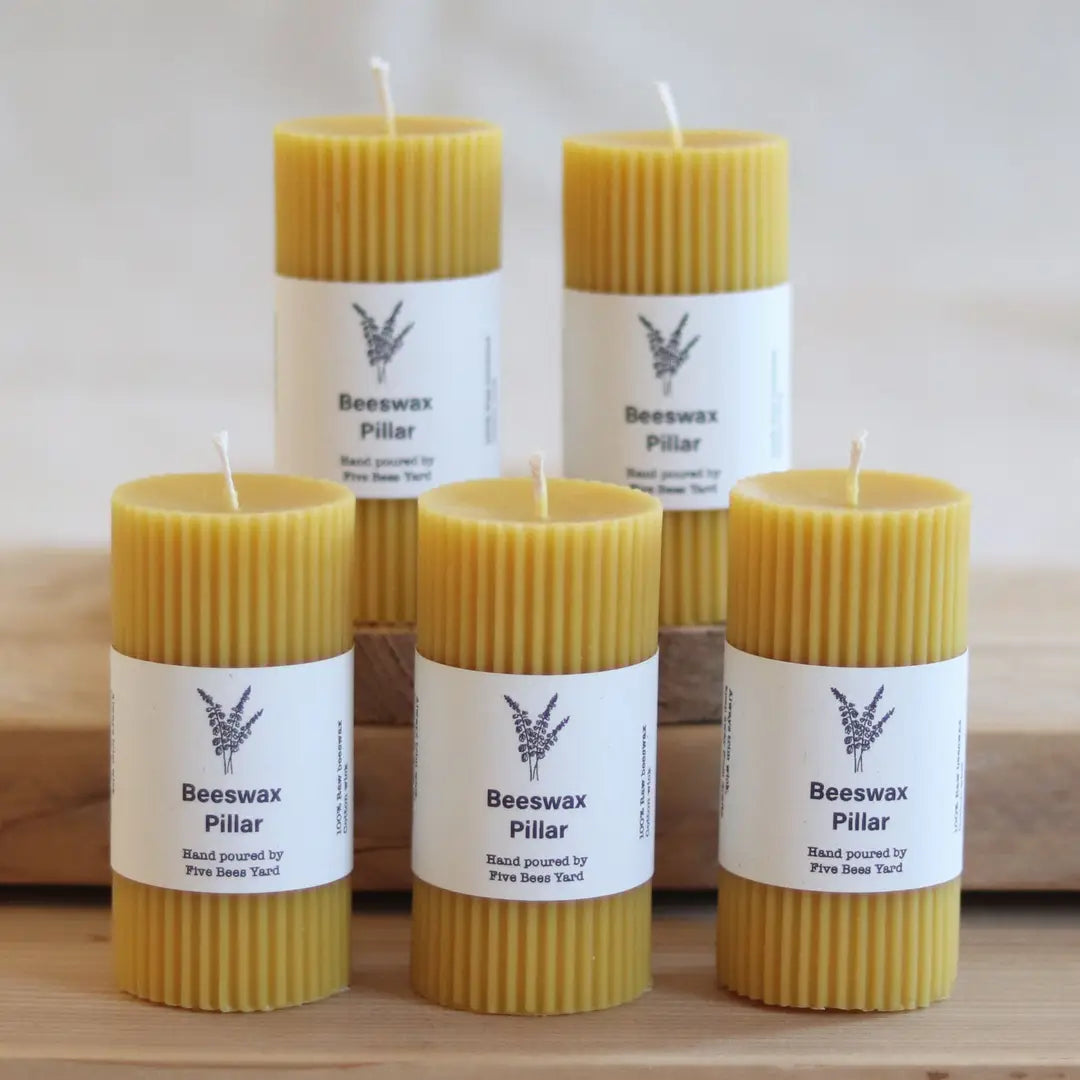 Et enkelt og elegant bivokslys – håndlavet, langtidsholdbart og skabt af naturen selv.