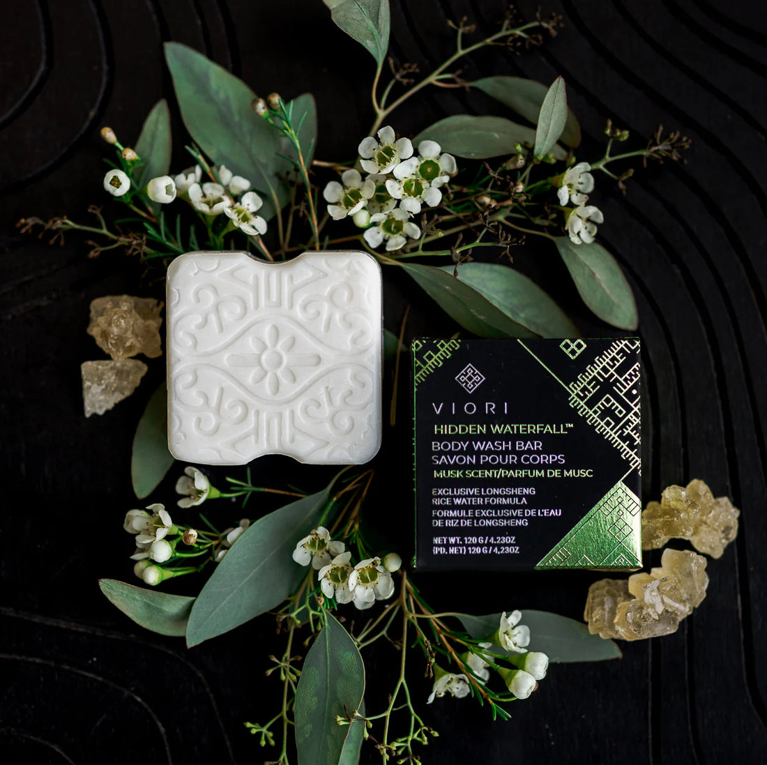 En håndlavet body wash bar med Rice Water &amp; shea butter, der renser nænsomt, fugter dybt og efterlader huden blød med en luksuriøs duft af Hidden Waterfall.