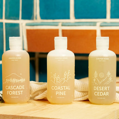Juniper Ridge Desert Cedar Body Wash giver dig en naturlig, varm og sanselig måde at bringe naturens duft ind i din daglige plejerutine – hver eneste dag.