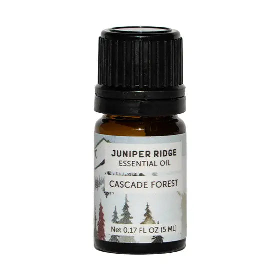 Juniper Ridge Sierra Forest er en 100 % naturlig æterisk olie med noter af fyrretræsnåle, frisk harpiks og kølig bjergluft. Dampdestilleret i Californien af vildthøstede planter.