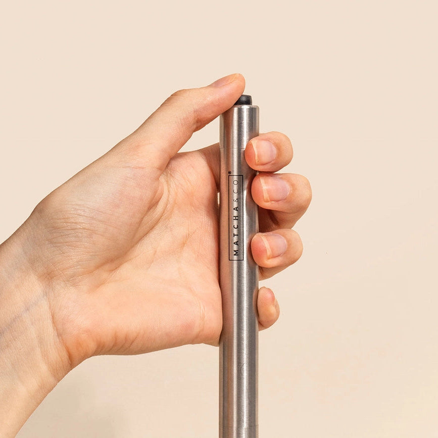 Et moderne matcha-redskab, der forener traditionens kvalitet med nutidens bekvemmelighed.