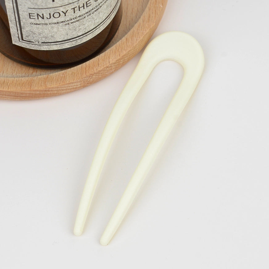 Fransk hårnål i bioplast – bæredygtig, holdbar og elegant. Delikate pastelfarver giver et feminint og tidløst udtryk til din håropsætning.