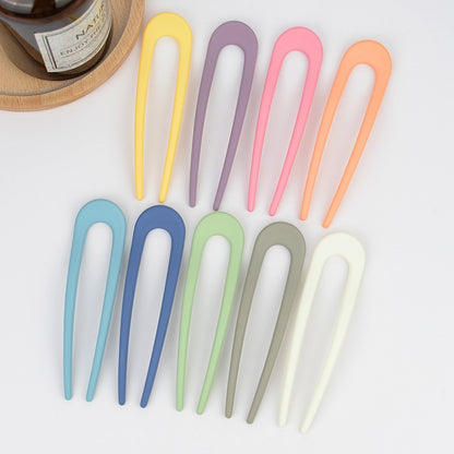 Fransk hårnål i bioplast – bæredygtig, holdbar og elegant. Delikate pastelfarver giver et feminint og tidløst udtryk til din håropsætning.