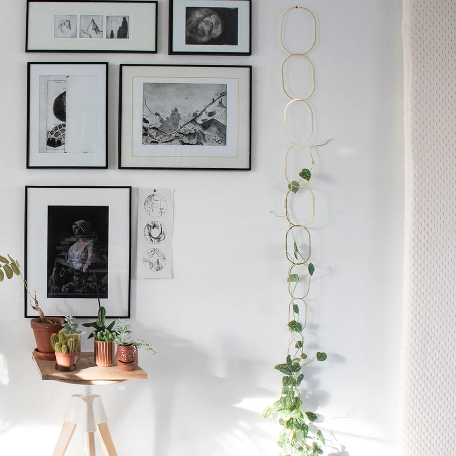 Gold Brass Chain – Elegant blomsteropbinding i messing til klatreplanter