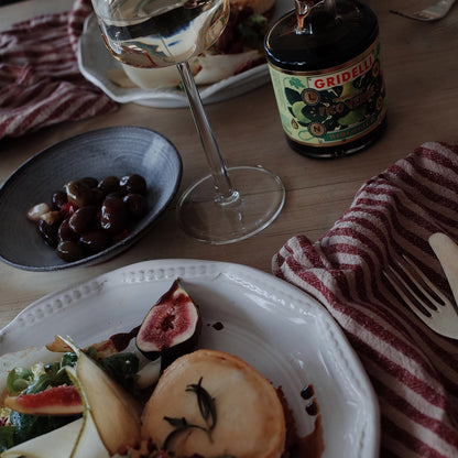 Økologisk Gridelli balsamico med grøn figen i glasflaske, produktlabel, madlavning, gourmet