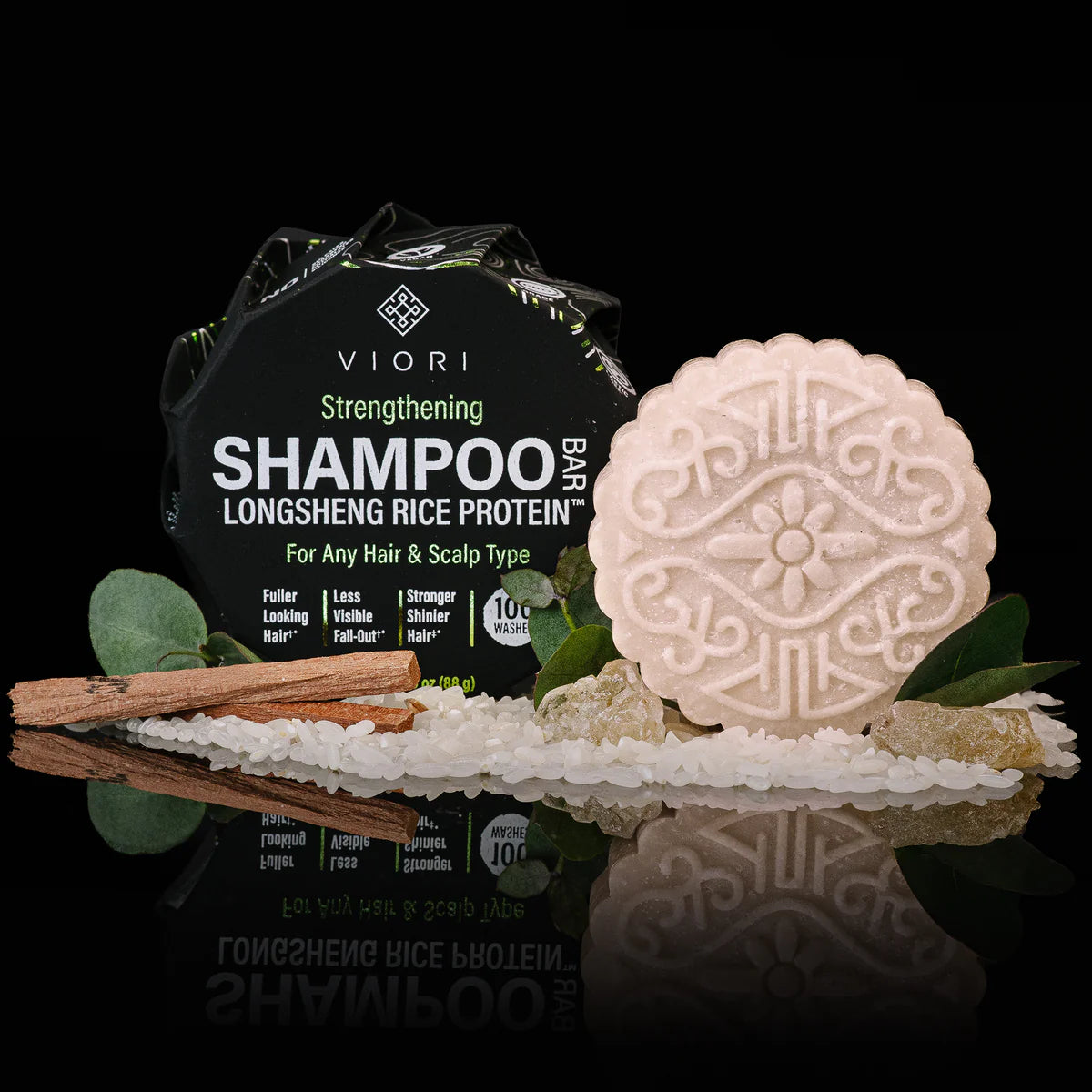 Hidden Waterfall shampoo renser håret skånsomt og tilfører samtidig styrke, volumen og naturlig glans.