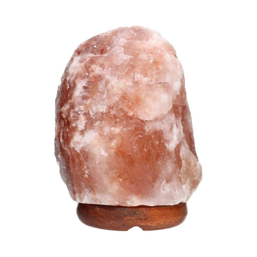 En smuk, håndskåret pink Himalaya saltlampe, der spreder en varm, rolig og naturlig glød i dit hjem.