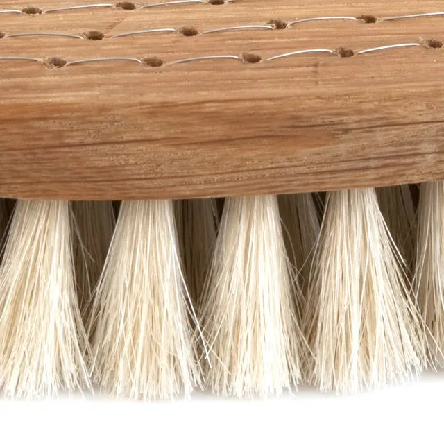 Iris Hantverk Bade- &amp; tørbørste | Håndlavet egetræ &amp; hestehår til glat, sund hud