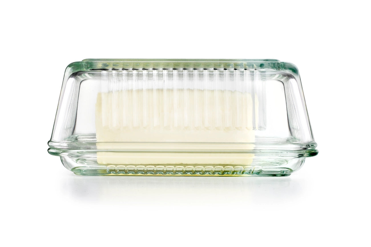 Elegant smørskål i glas med låg til 250 g smør. Bevarer smag og friskhed, tåler opvaskemaskine og passer smukt på både bord og i køleskab.