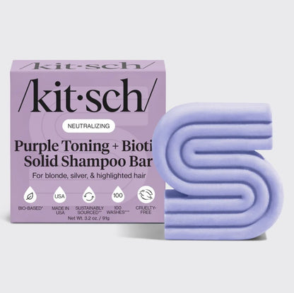 KITSCH Biotin Purple Toning Shampoo Bar – verdens første solide lilla shampoo.
Neutraliserer gule toner, styrker håret og giver glans til blondt, gråt og farvet hår. Vegansk &amp; Zero Waste.