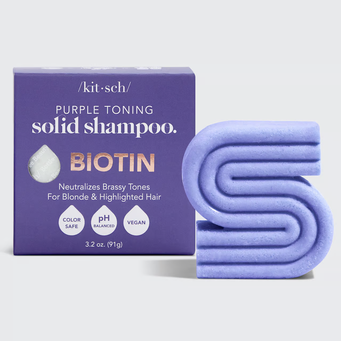KITSCH Biotin Purple Toning Shampoo Bar – verdens første solide lilla shampoo.
Neutraliserer gule toner, styrker håret og giver glans til blondt, gråt og farvet hår. Vegansk &amp; Zero Waste.