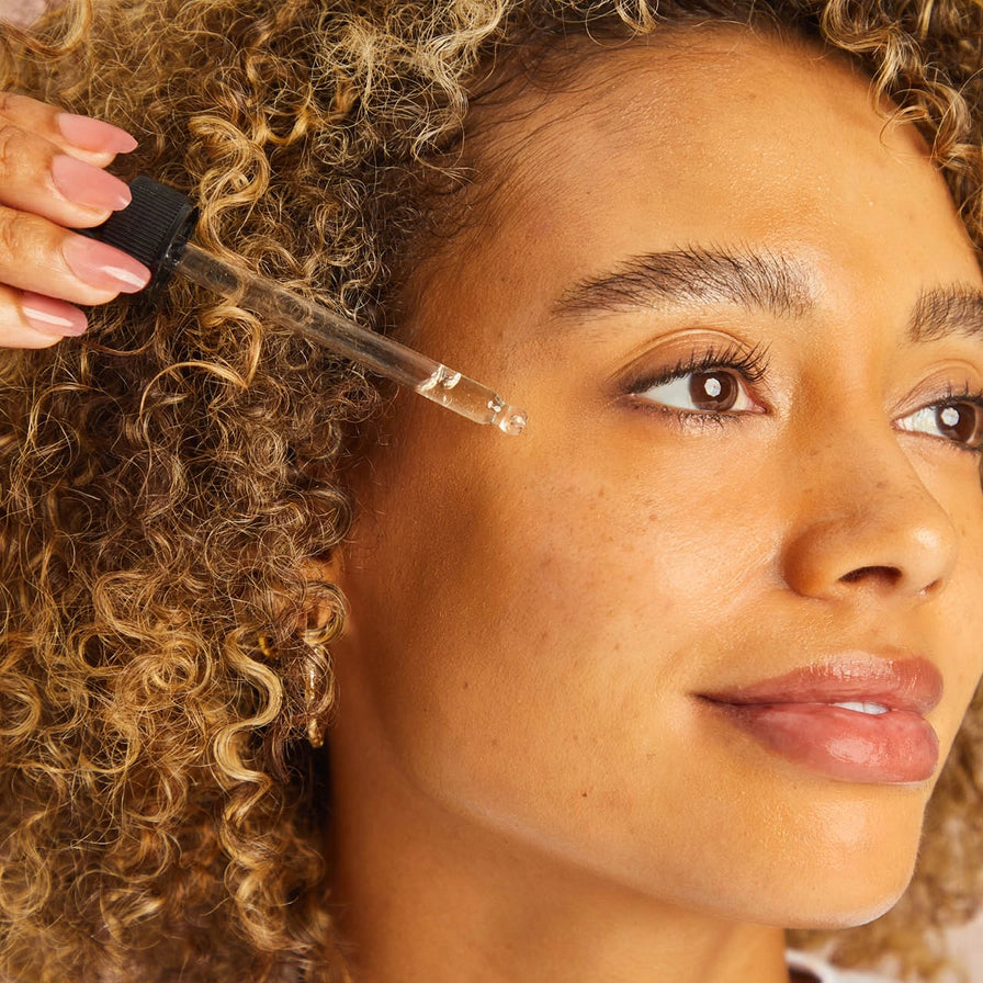 Frem hårvækst &amp; fugt huden med KITSCH Castor Oil. 100 % økologisk koldpresset ricinusolie – vegansk, bæredygtig &amp; naturlig pleje fra top til tå.