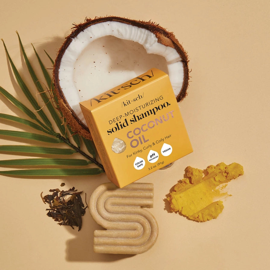 KITSCH Coconut Oil Shampoo Bar – fugtgivende og styrkende shampoo bar til tørt og beskadiget hår med kokosolie og castor oil, der blødgør, styrker og giver glans. 100 % vegansk &amp; Zero Waste.