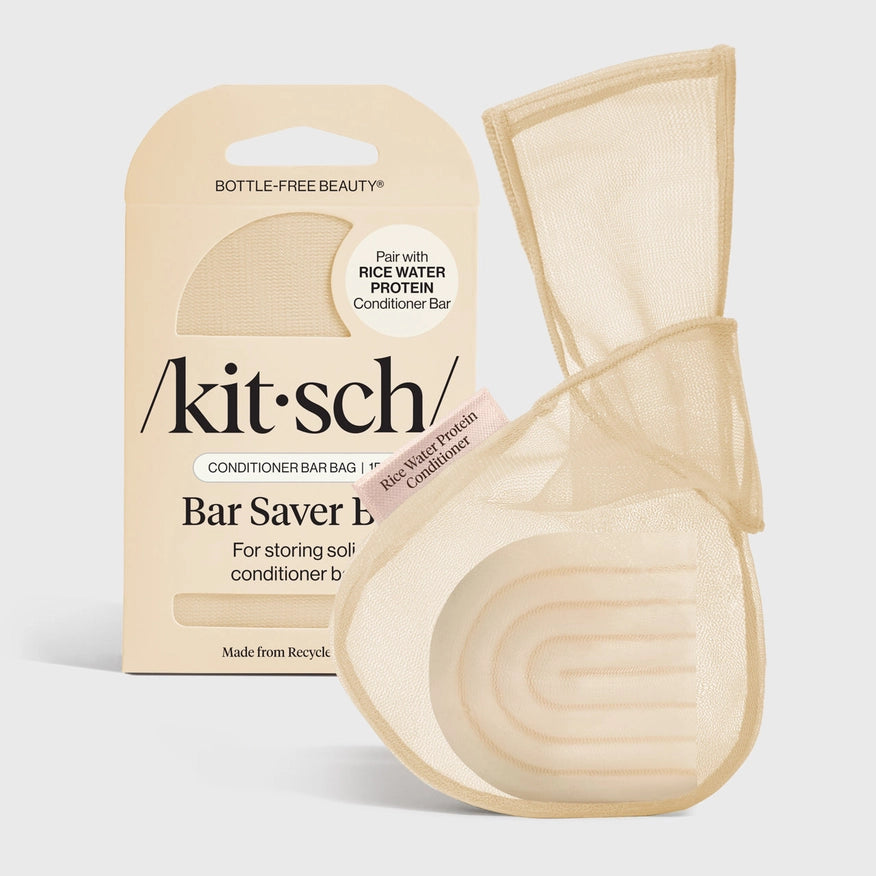 Forlæng levetiden på dine balsam bars med KITSCH Conditioner Bar Saver Bag. Smart, genanvendelig sæbepose, der giver luftcirkulation, ekstra skum og hjælper dig med at bruge hver eneste rest – 100 % vegansk og bæredygtig.