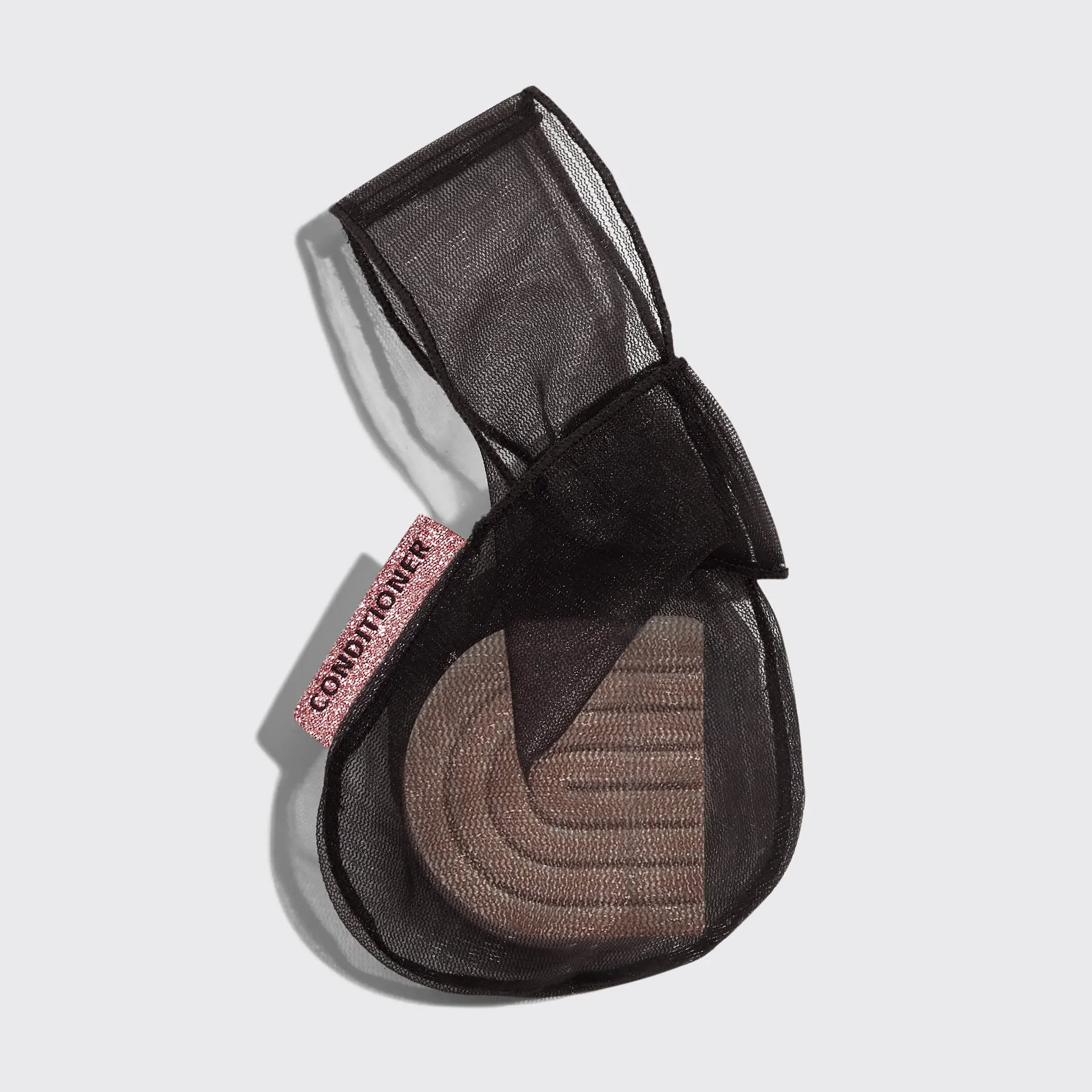 Forlæng levetiden på dine balsam bars med KITSCH Conditioner Bar Saver Bag. Smart, genanvendelig sæbepose, der giver luftcirkulation, ekstra skum og hjælper dig med at bruge hver eneste rest – 100 % vegansk og bæredygtig.