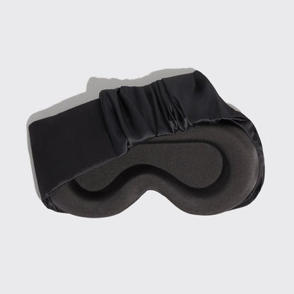 KITSCH Contour Pillow Eye Mask – formstøbt sovemaske i satin og memory foam. Beskytter vipperne, blokerer lys og giver dyb, luksuriøs søvn. Perfekt til rejser.