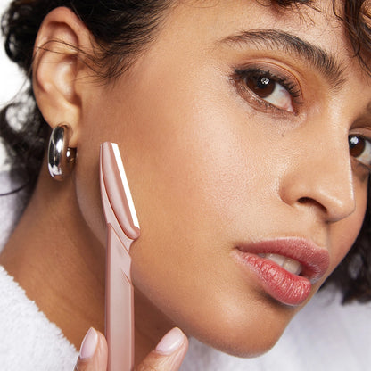 Skånsomme, miljøvenlige dermaplanere fra KITSCH. Fjerner fine hår &amp; døde hudceller for glat, strålende hud. Vegansk &amp; zero-waste.