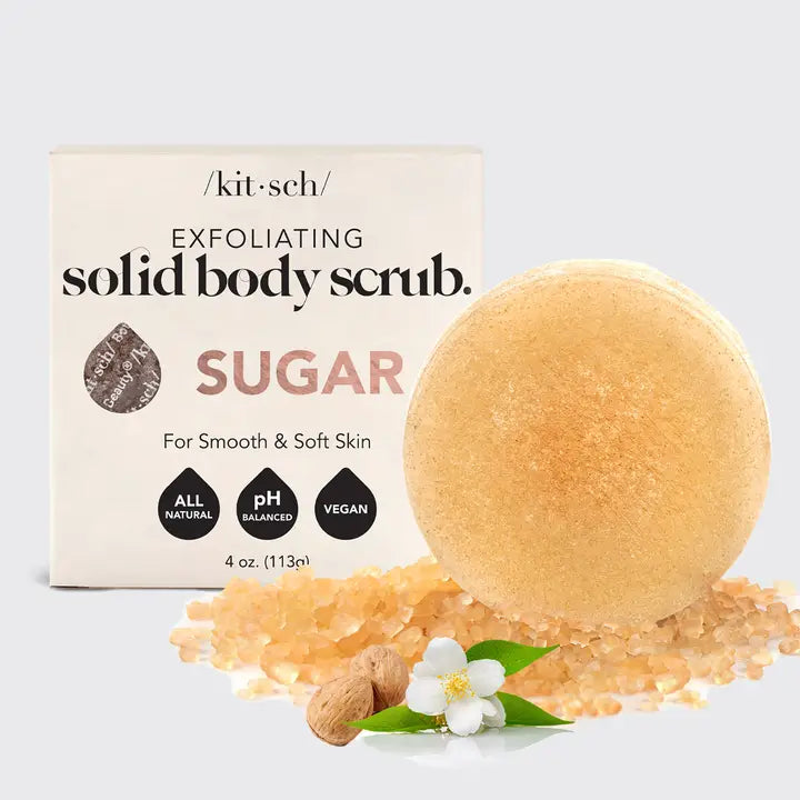 Eksfolier og plej huden med KITSCH Body Scrub Bar. Sukker, kokosolie &amp; white tea-duft giver blød, glat og strålende hud – bæredygtig &amp; vegansk.