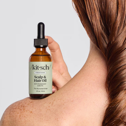 KITSCH Rosmarin &amp; Biotin hårolie – 100 % plantebaseret olie med castor oil, der stimulerer hårvækst og styrker håret. Vegansk, cruelty-free og med beroligende lavendelduft.
