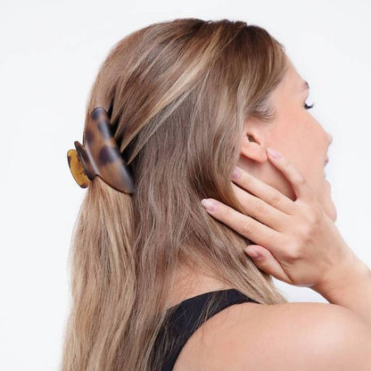 KITSCH hårklemme sæt i mat Black &amp; Tort – bæredygtige hårklemmer i recycled plast med stærkt greb og elegant finish. Perfekt til både hverdag og fest.