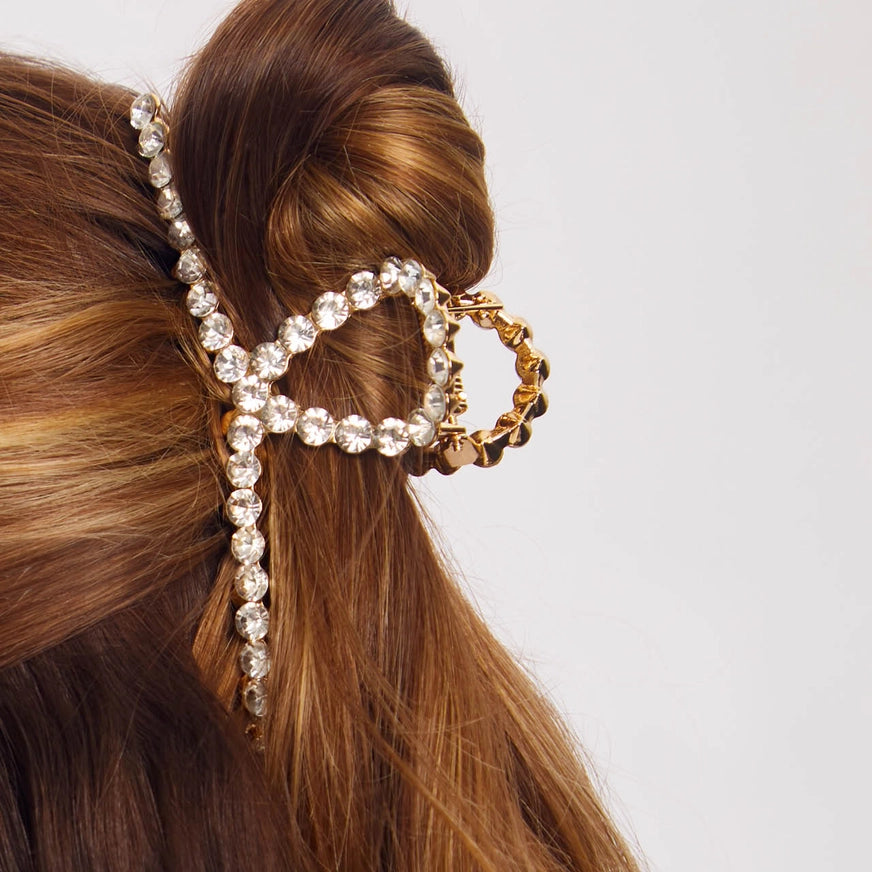 KITSCH guld hårklemme med rhinestones – et luksuriøst håraccessory med stærkt greb og funklende detaljer. Perfekt til både hverdag og festlige opsætninger.