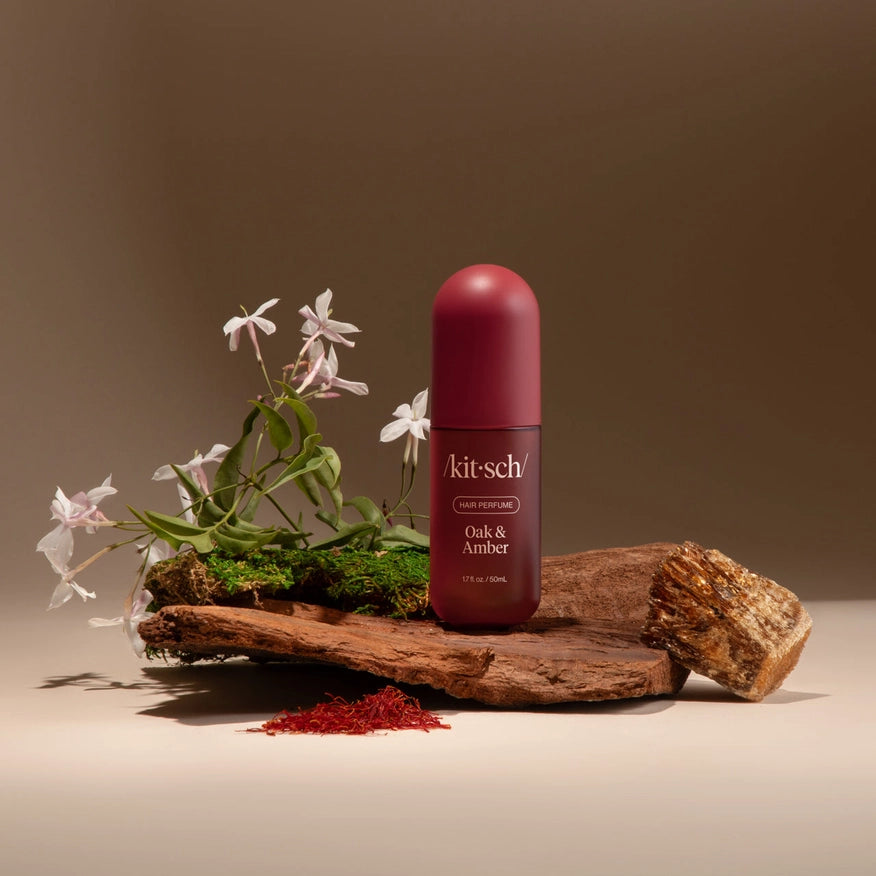 KITSCH Oak &amp; Amber Hair Perfume – varm, træagtig og kønsneutral duft til hår, krop &amp; tekstil. Vegansk, ren og travel friendly.