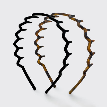 Elegant og funktionelt hårbånd i genbrugsplast. KITSCH Zigzag Headband (2 stk) giver sikkert greb, stilfuldt design og bæredygtig komfort.