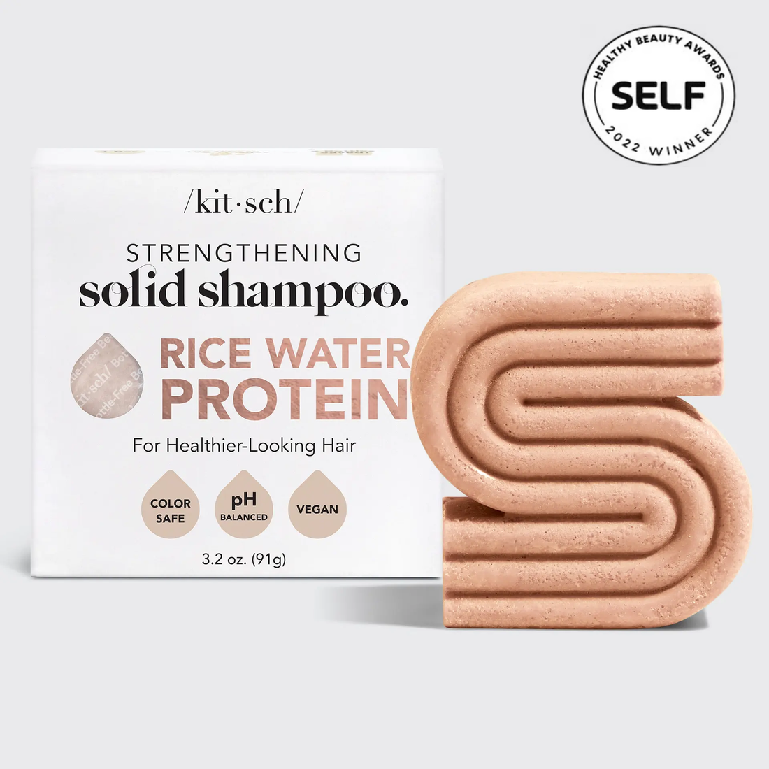 KITSCH Rice Water Shampoo Bar styrker, reparerer og giver volumen til håret med risvand og naturlige proteiner. Fremmer hårvækst, reducerer hårbrud og giver glans – 100 % vegansk og Zero Waste.