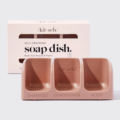 Hold dine shampoo-, conditioner- og body bars tørre og organiserede med KITSCH Self-Draining Soap Dish. Elegant sæbeholder med sugekopper, fremstillet af 100 % genbrugsplast – bæredygtig, funktionel og zero waste.