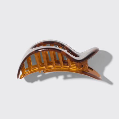 KITSCH Flad Hårklemme Tort Cloud Clip i recycled plast. Klassisk, komfortabel og bæredygtig hårklemme med tidløst design til alle hårtyper.