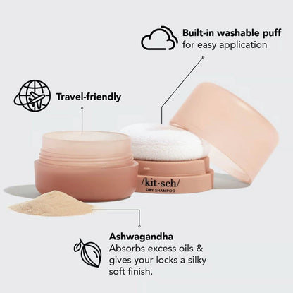 Opfrisk håret med KITSCH Dry Shampoo til lyst hår. Ris protein giver volumen, ashwagandha absorberer olie og puff-applikator gør det nemt – uden hvidt skær.