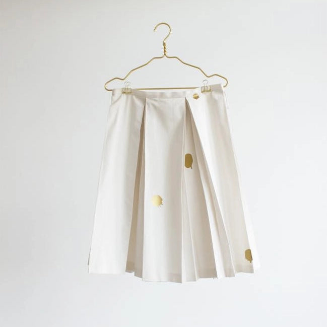 Forvandl pletter og slid til smukke detaljer med ReMarkable strygemærker fra Humade. Kreativ visible mending i mat &amp; blank guld og sølv – reparér tøj med stil.