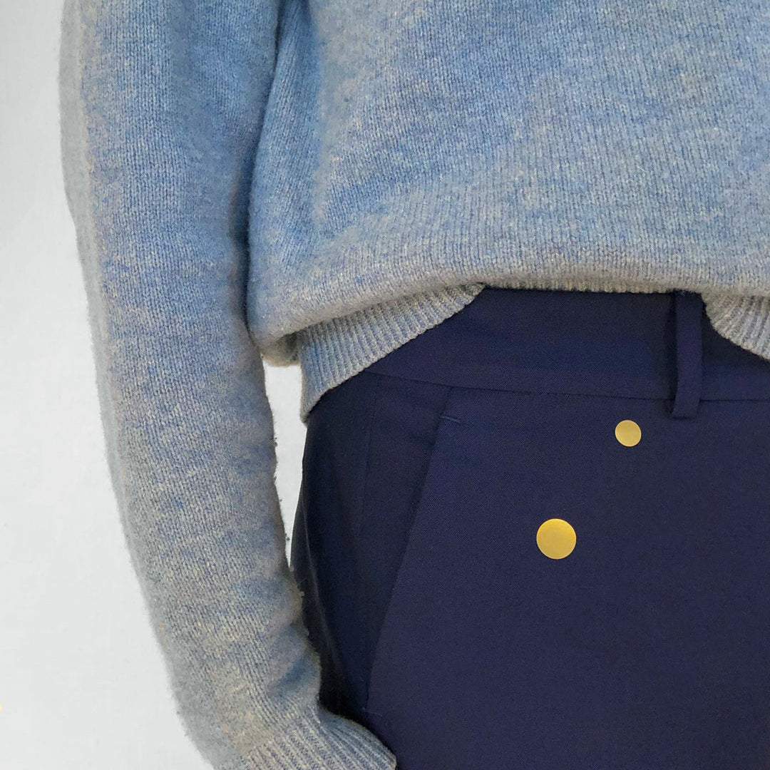 Forvandl pletter og slid til smukke detaljer med ReMarkable strygemærker fra Humade. Kreativ visible mending i mat &amp; blank guld og sølv – reparér tøj med stil.