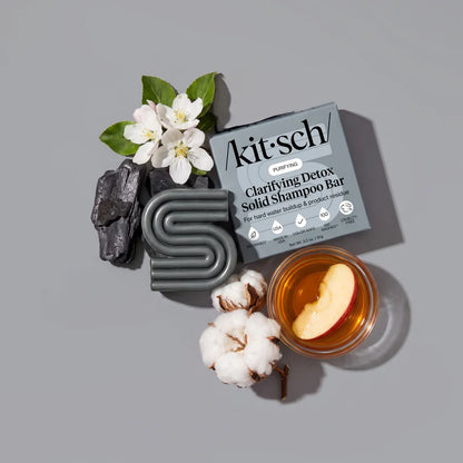 KITSCH Detox Shampoo Bar giver håret en effektiv ugentlig detox ved at fjerne produktophobning