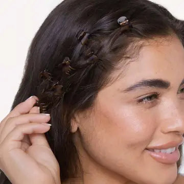 KITSCH Micro og mini Claw Clips giver et sikkert og skånsomt hold til pandehår, små håropsætninger og half-up frisurer