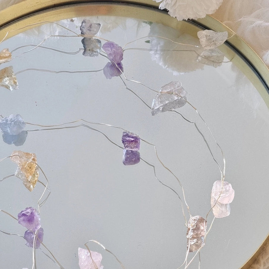 Lyskæde med Rosenkvarts, Citrin, Fluorit, Celestit, Ametyst, Bjergkrystal & Røgkvarts | Healing
