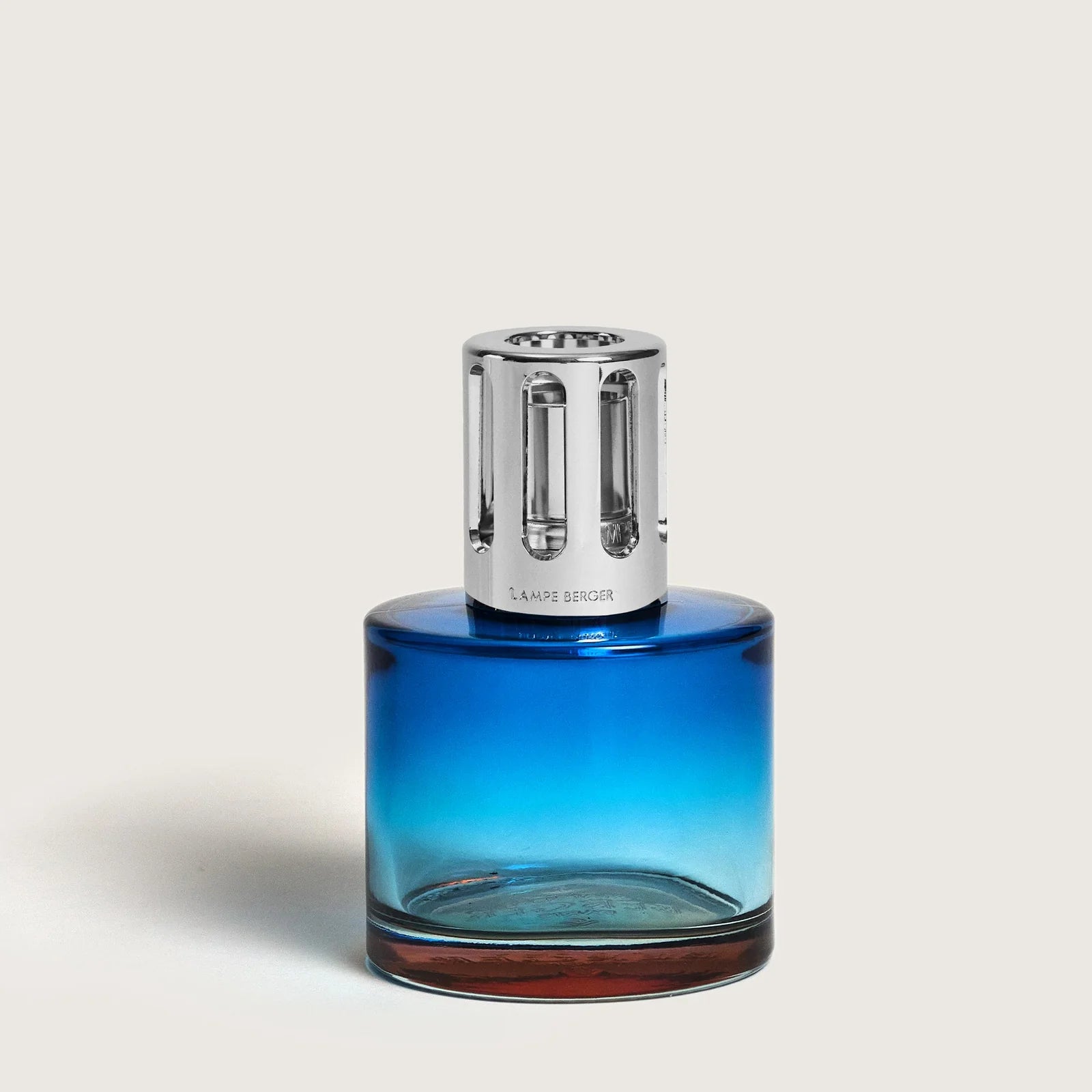 Blue Pure fra Maison Berger Paris – en elegant duftlampe med Cotton Caress, der renser luften og indhyller dit hjem i renhed, ro og blød bomulds komfort.