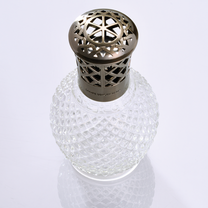 Maison Berger L’Originelle – den ikoniske duftlampe fra 1905. Klart glas, oxideret top og klassisk design, der renser luften og tilføjer fransk elegance.