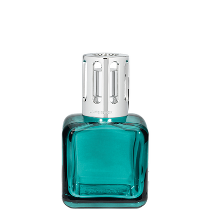 Green Ice Cube duftlampe fra Maison Berger Paris – elegant blågrønt design kombineret med den friske citrusduft Zest of Verbena og effektiv luftrensning