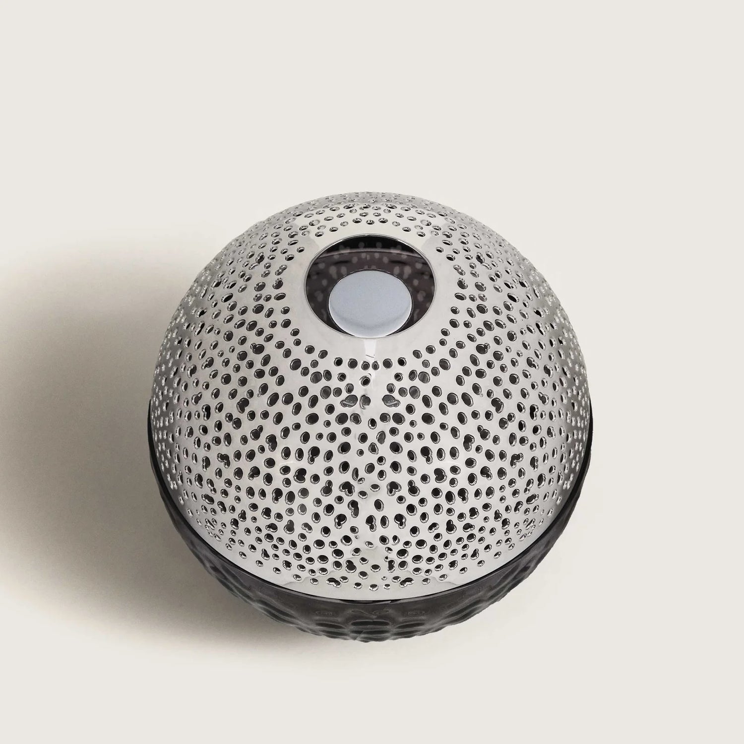 Grey Gravity duftlampe fra Maison Berger Paris – et skulpturelt design inspireret af universets mystik, der renser luften og tilfører hjemmet ro og dybde