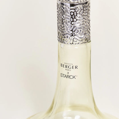 Maison Berger Paris x Philippe Starck Peau d’Ailleurs duftlampe – et ikonisk katalytisk duftlampe-sæt, hvor avantgardistisk design, effektiv luftrensning og en mystisk, mineralsk duft skaber en sanselig rejse ud over det velkendte