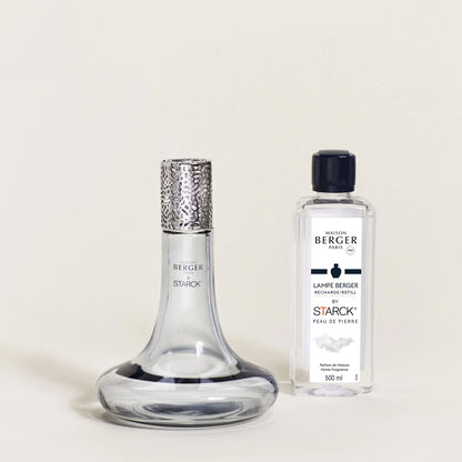 Maison Berger x Philippe Starck Peau de Pierre duftlampe – et ikonisk katalytisk duftlampe sæt, hvor laboratorieinspireret design, effektiv luftrensning og en sensuel, mineralsk duft smelter sammen