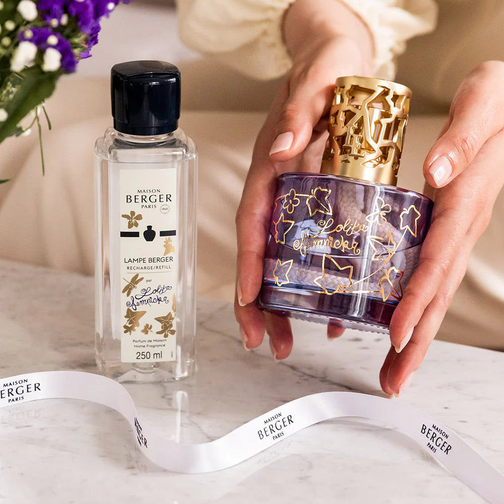 Maison Berger Paris Purple Lolita Lempicka – et eksklusivt startsæt, hvor lilla glas, gyldne detaljer og den ikoniske signaturduft skaber en sensuel og poetisk stemning i hjemmet