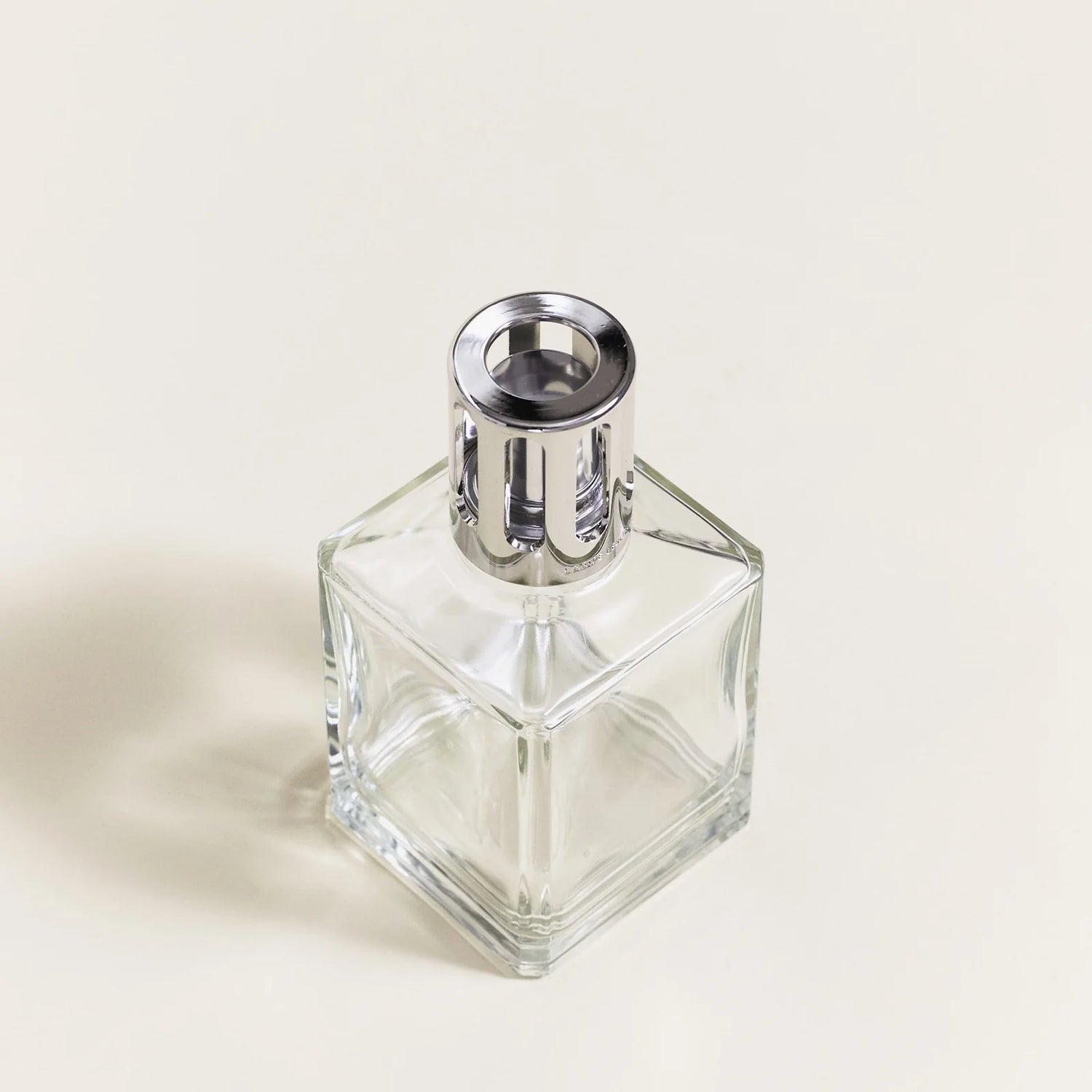 Maison Berger Essential duftlampe fra Maison Berger Paris – et elegant startsæt, der renser luften effektivt og giver dig valget mellem frisk havbrise eller helt neutral luft