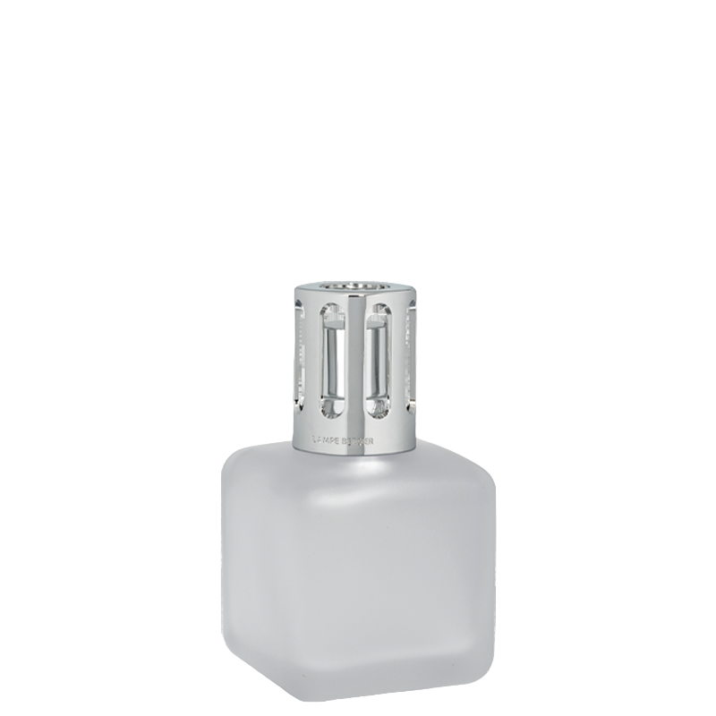 Maison Berger Paris Winter duftlampe – vinterlig elegance i matteret glas med Festive Fir, der fylder hjemmet med duften af gran, skov og hyggelig julestemning