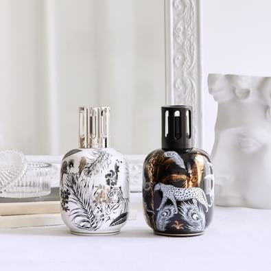 Sort porcelænsduftlampe med jungle- og dyremotiver til hjemmet