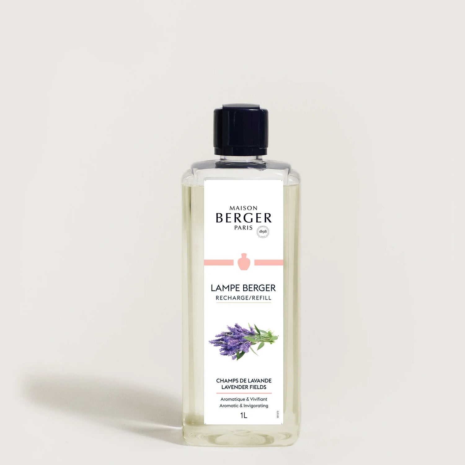 Bring den friske og beroligende duft af Provence`s lavendel marker ind i dit hjem med Lavender Fields - en herlig duft af lavendel, eukalyptus og pære.