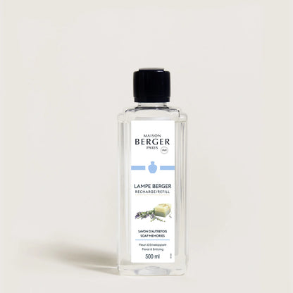 Soap Memories fra Maison Berger – en elegant og pudderblød duft med pæon, bomuldsblomst og mandel, skabt til et hjem fyldt med renhed og velvære.
