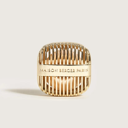 Gør din bil til en kilde af glæde og elegance med duften Exquisite Sparkle – en unik duftoplevelse fra Maison Berger Paris.